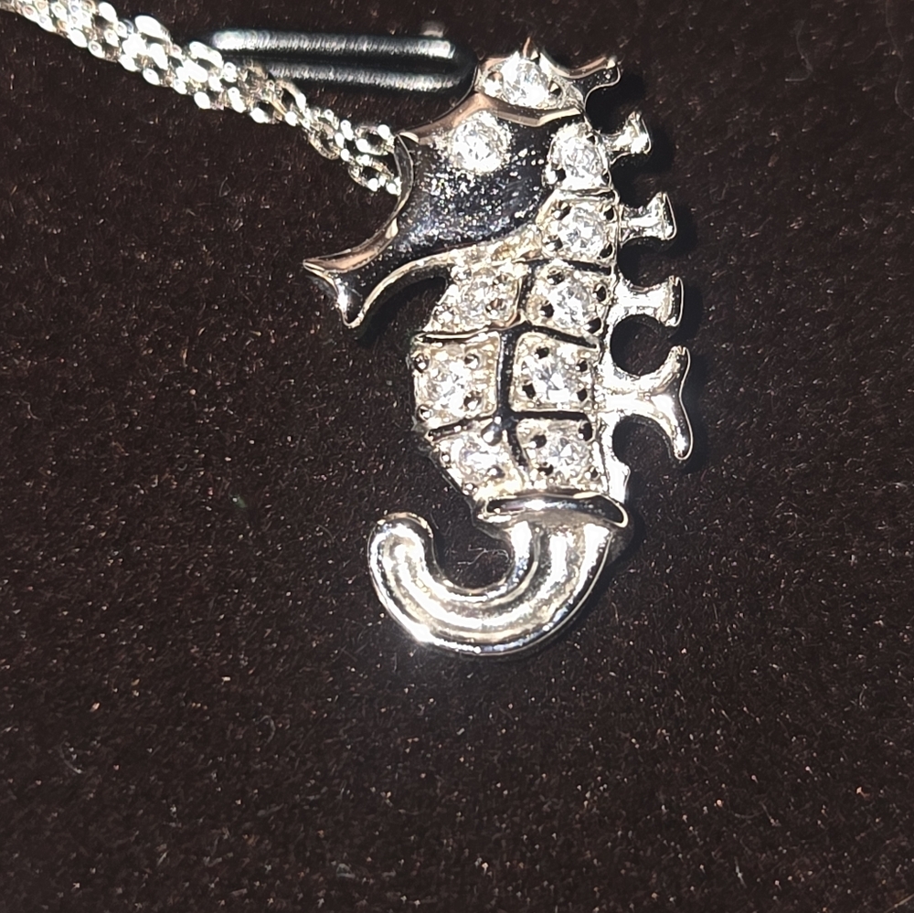 NWOT Silver Sea Horse Necklace